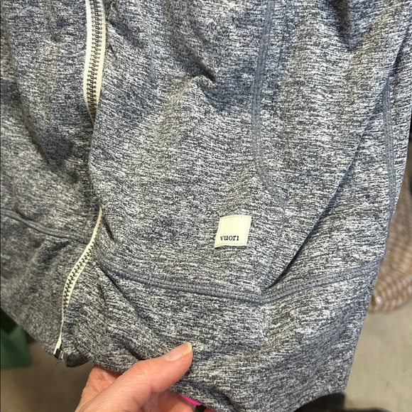 Vuori Halo Performance Hoodie Heather Gray Size Medium - Picture 8 of 10